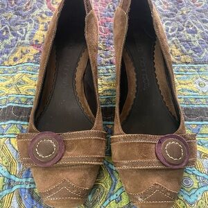 Chic Brown Suede shoes with Kitten Heels